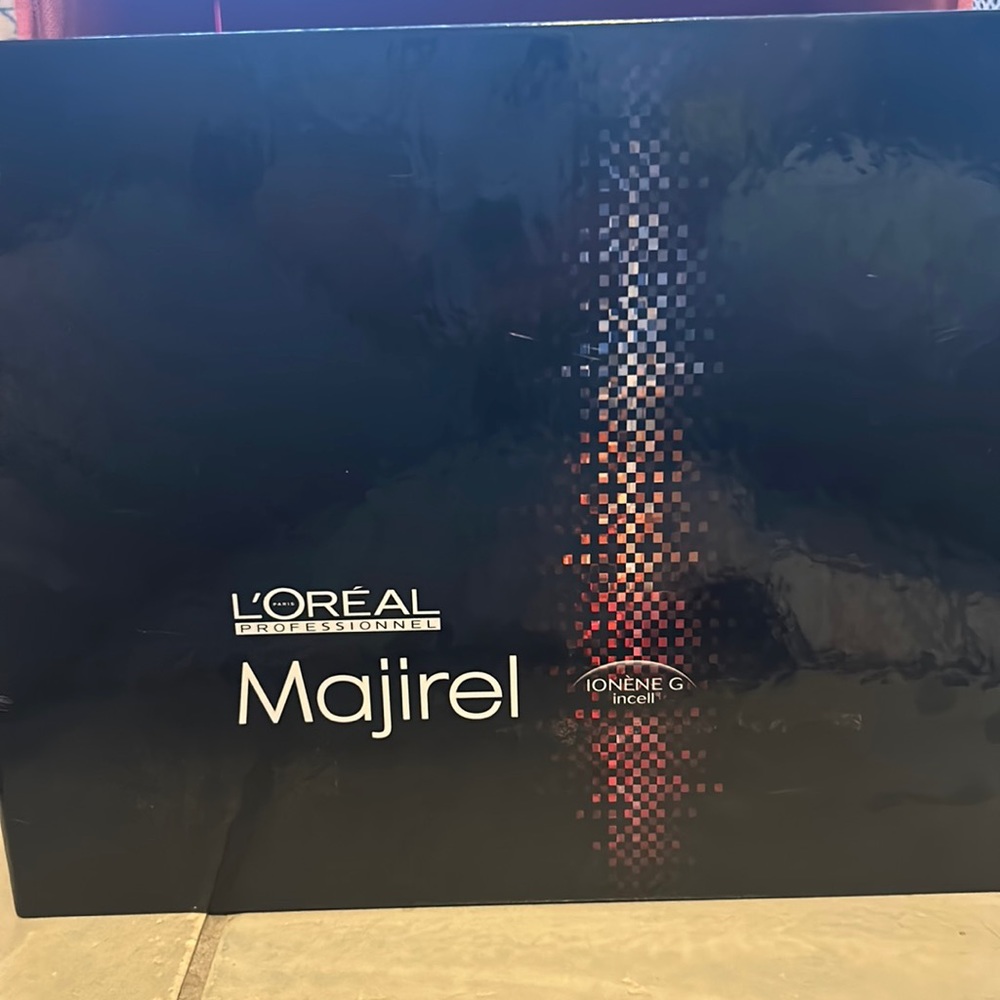 L’Oreal majirel salon swatch book